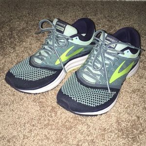 Women’s running shoe 7.5